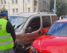 Не помітила: киянка розбила зустрічне авто