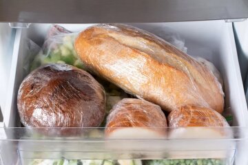 Хліб у морозилці