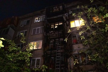 В Киеве пылает многоэтажка: столбы дыма и дикая паника, пожарные валятся с ног