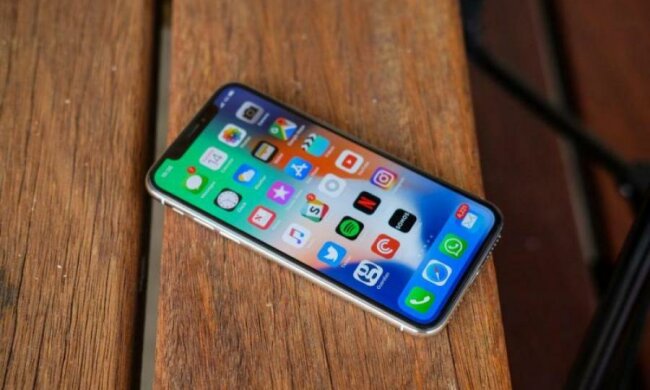 Новий iPhone X залишиться без іноваційного екрану