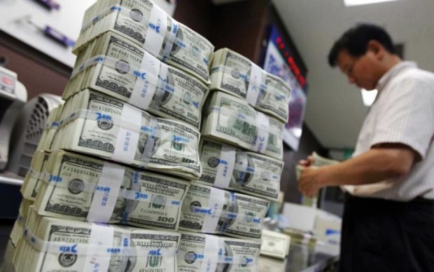 НБУ объяснил, зачем бизнес вывел миллионы в карманы иностранцев