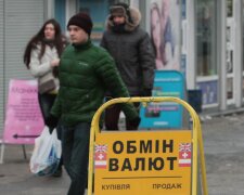 Курс валют на 26 вересня: гривня стрибнула вище голови