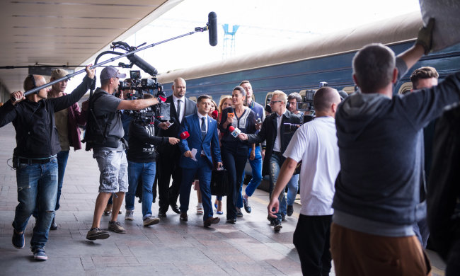 Все набагато гірше: сценаристи "Слуги народу" назвали головну відмінність чинної влади від екранної