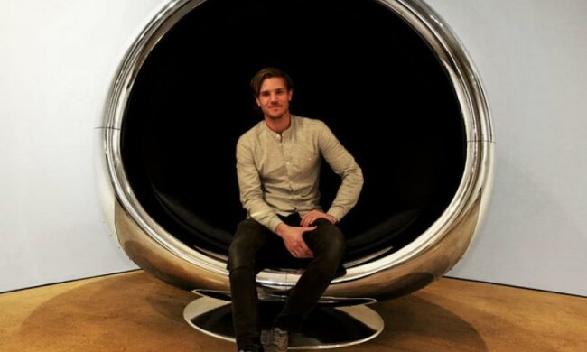 Компанія Fallen Furniture зробила крісло з корпусу двигуна літака (фото)