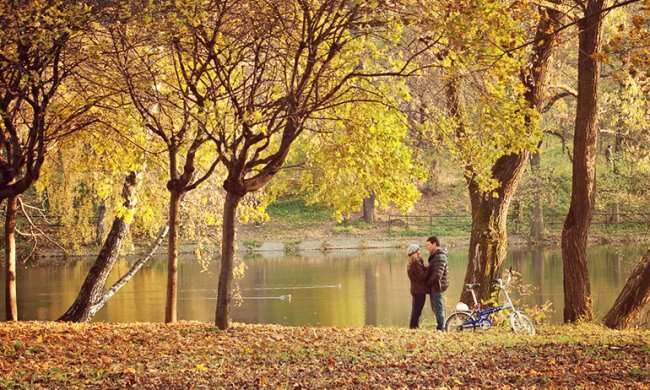 Бабине літо подружилося з Дніпром: синоптики порадували прогнозом на 17 жовтня