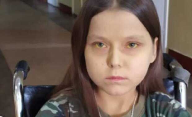 У маленькой украинки отказывает печень, любящие родители готовы на все: "Спасите Юлечку"