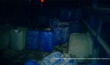 Тисячу літрів спирту знайшли у мікроавтобусі на березі Дністра