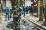 У Києві горів житловий будинок: людей витягали прямо з під'їзду, палахкотіло аж до даху