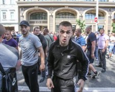 «Тітушки» на Одещині вночі заблокували одну з виборчих комісій