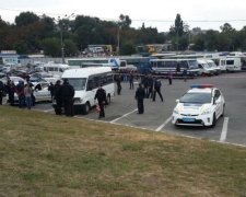 Справжній герой: у Дніпрі нагородили водія маршрутки