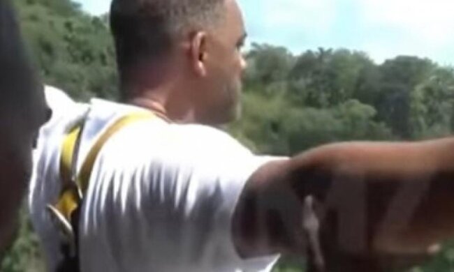 Уилл Смитт сиганул с моста над водопадом