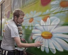 У столичному метро запустили "вагон квітів"