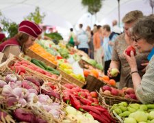 "Вітаміни" та м'ясо стануть доступнішими: які продукти подешевшають влітку