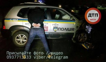 В Киеве угнали авто вместе с владельцем и влетели в копов 