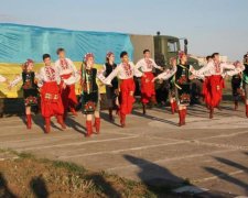 Встретили с оркестром: героев АТО масштабно поздравили с возвращением домой