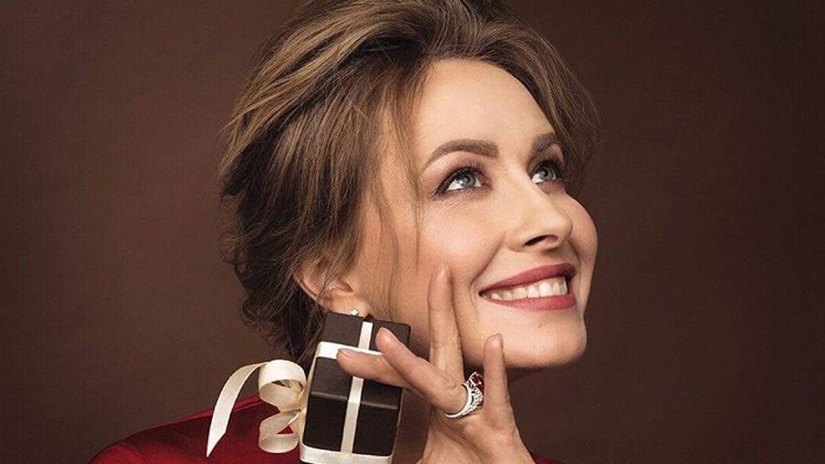 Қыздар мен кискалар Үштік бір онлайн порно трахает