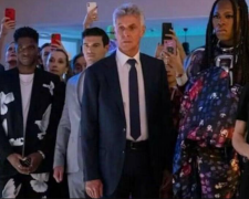 Кадр из сериала "Эмили в Париже"