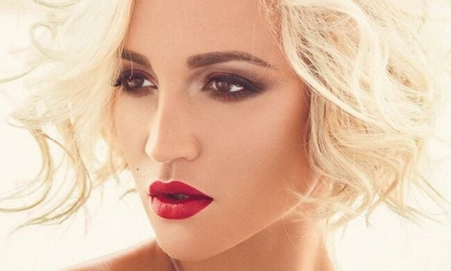 Ольга Бузова не соромиться маленьких грудей