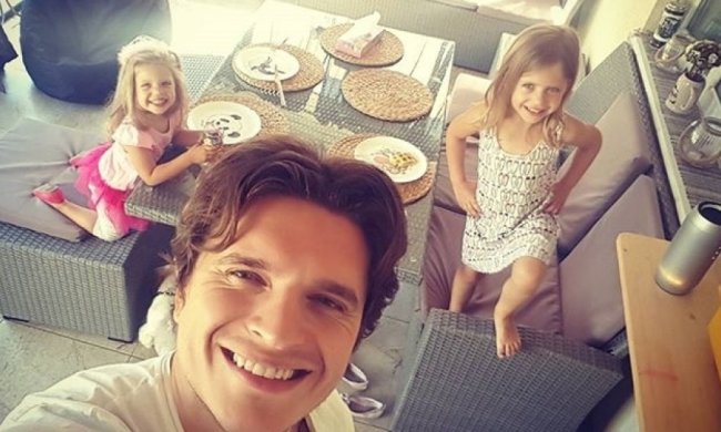 Украинский ведущий показал мастер-класс отцовской заботы (ФОТО)