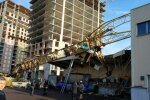У Львові будівельний кран розтрощив супермаркет, є постраждалі: моторошні кадри облетіли Україну