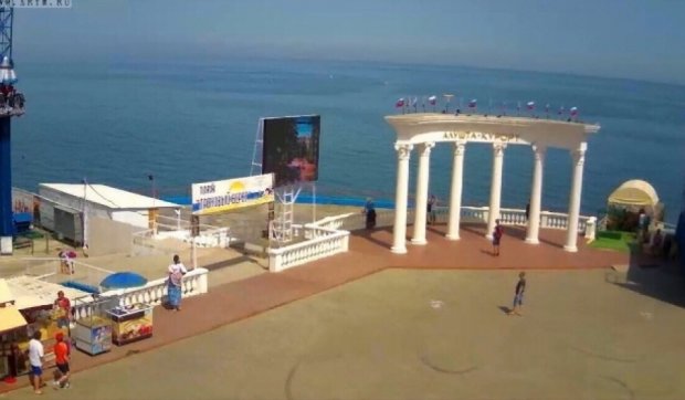 Кримські пляжі пустують без туристів у розпал сезону
