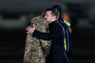 Главное за ночь: возвращение героев Украины, "мир" между Газпромом и Нафтогазом и драконовские штрафы на дорогах