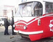 У Харкові 17-річний хлопець потрапив під трамвай (фото)