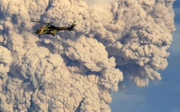 Убивче видовище: виверження вулкана знищило гелікоптер