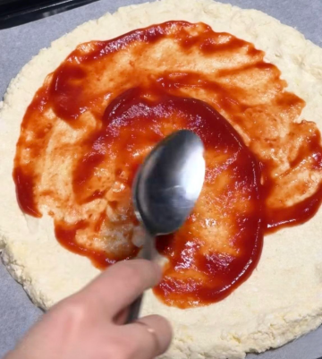 Пицца на творожном тесте: фото скрин рецепта