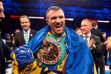 Василий Ломаченко победил британца Люка Кэмпбелла и объединил три чемпионских титула