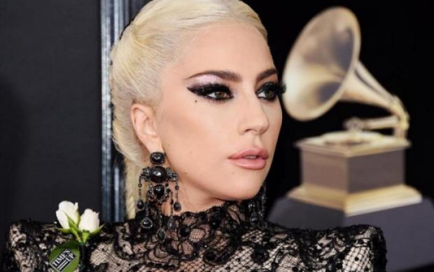 Гага стала леди: эпатажная певица кардинально сменила имидж 