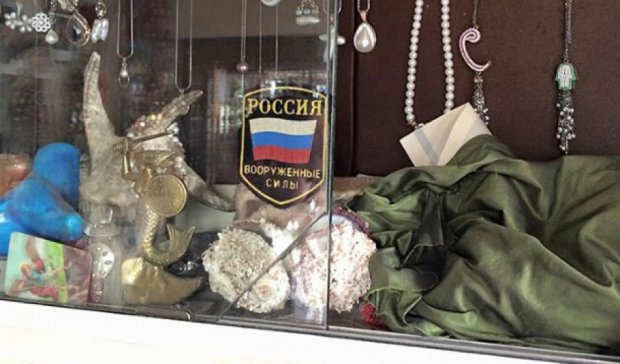 Сирийские магазины продают украшения и российские шевроны (фото)