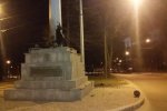 В Харькове подорвали стелу с украинским флагом