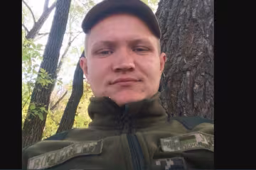 Молодой харьковчанин с автоматом в руках погиб за Украину: "Мама ждала сына в гости, а привезут в гробу"
