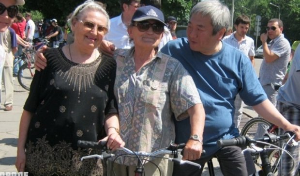 Мэр Запорожья покатался на велосипеде  с местными жителями