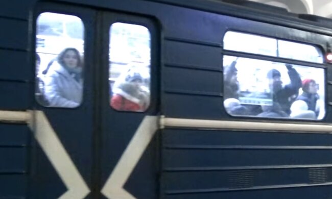 Скрин, видео YouTube метро Харькова