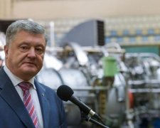 Порошенко против журналиста: сеть пылает из-за поступка президентской охраны