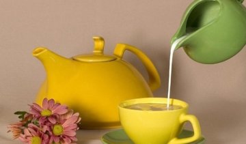 Вчені розвіяли міф про користь чаю з молоком 