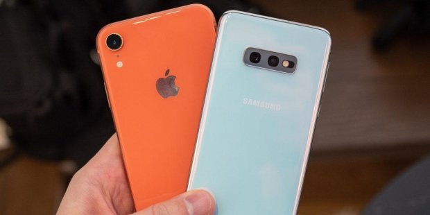Samsung Galaxy S10e проти iPhone XR: хто крутіший