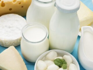 Молочна продукція в супермаркеті