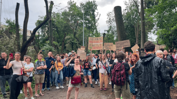 Протест против вырубки деревьев на Теремках в Киеве