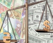 За год доллар подорожал на 2,5 гривны