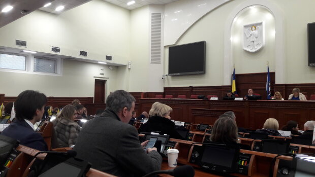 Рішення принесе сотні мільйонів гривень столиці: у Київраді підтримали проект Георгія Зантараї стосовно рекламного ринку