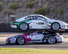 На автогонках один Porsche заїхав на дах іншого
