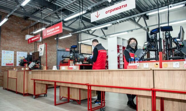 Клієнтам Нової Пошти відмовляють у відправці і не можуть знайти посилки: "Правила грубіянити і не вибачатися?"