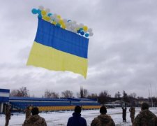 Серце радіє: над окупованим Донбасом підняли прапор України