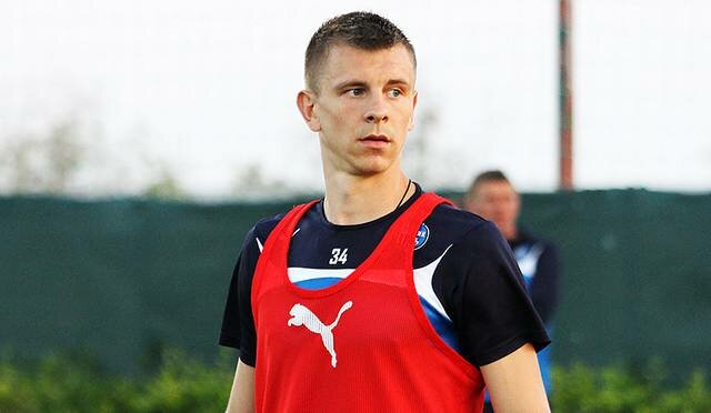 Футболист-заробитчанин рассказал о трудной жизни за границей: "Или футболка, или зарплата"