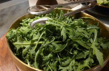 Зелень, руккола, кадр из видео