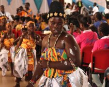 Африканский принц стал лучшим другом украинских пенсионерок