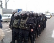 Поліцейські силою розблокували трасу Київ-Чоп під Житомиром